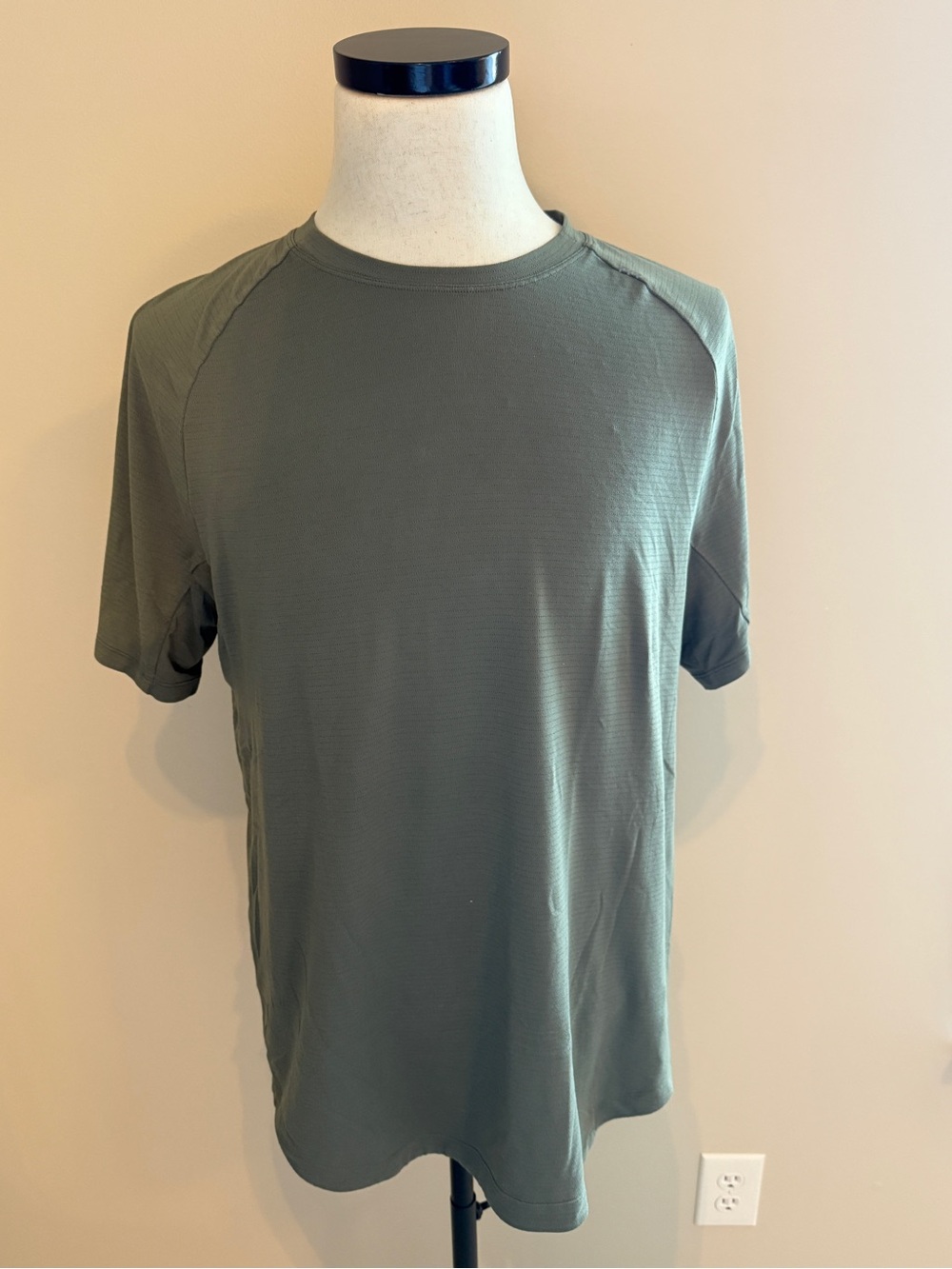 Lululemon Metal Vent Tech Tee in Olive Green